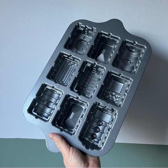 Nordicware train cake pan 5 cups - Picture 7 of 13